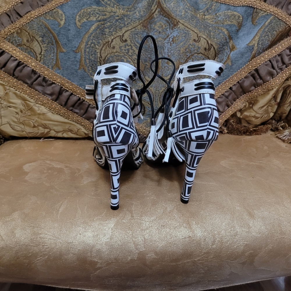 Heels - Picture 2 of 5